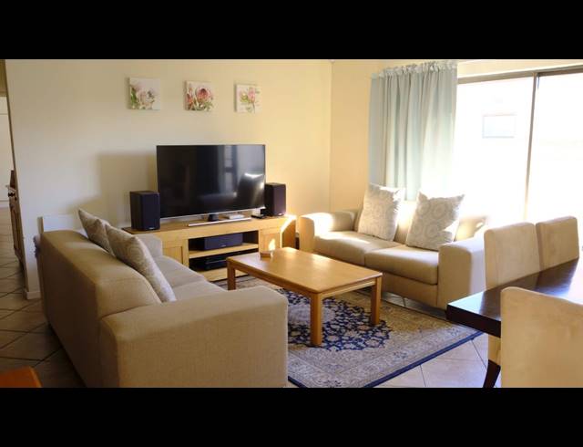 3 BEDROOM TOWNHOUSE RENTED IN LORRAINE
